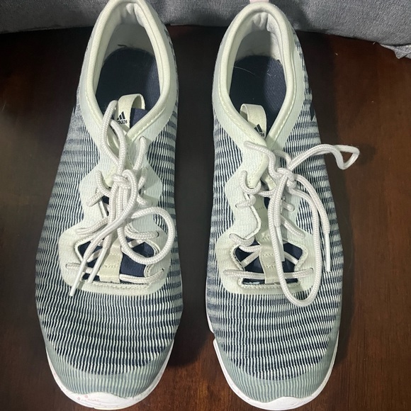 Size 8.5 Adidas sneakers - Picture 4 of 10